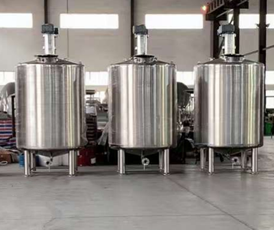 Zbiornik mieszający ze stali nierdzewnej o pojemności 5000 l jest eksportowany do Rosji, będzie używany do malowania